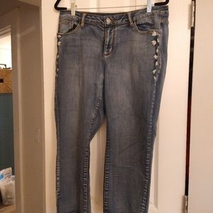 Capris with hip embroidery size 16